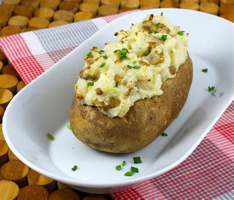 Easy Twice Baked Potatoes With Sour Cream and Chives Recipe