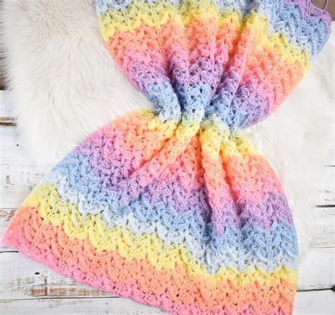 Rainbow sky- easy and fast baby blanket pattern- rainbow puff chevron