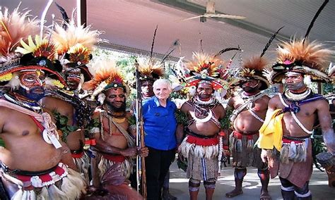 The Huli People Of Papua New Guinea And Their Dramatic Headgears ...