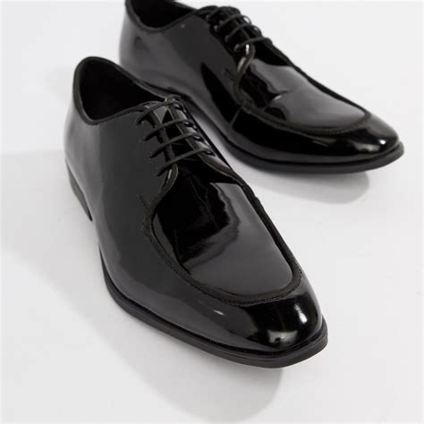 Shoes On Tuxedo Suit | borguez.com