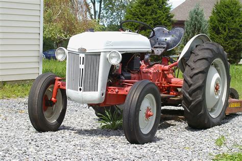 File:Ford-Tractor.jpg - Wikimedia Commons