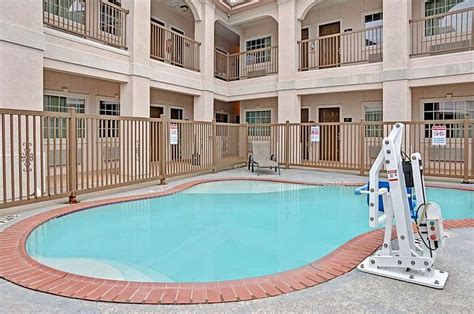 SUPER 8 BY WYNDHAM MONTGOMERY LAKE CONROE $65 ($̶8̶0̶) - Updated 2023 Prices & Hotel Reviews - TX