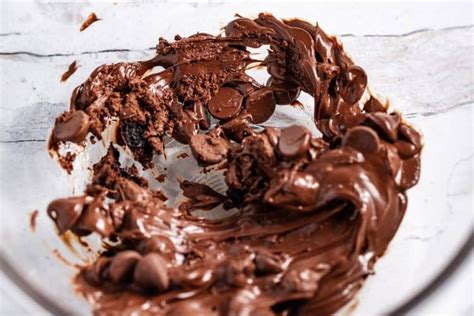 How to Melt Chocolate Chips in the Microwave - The Tasty Tip