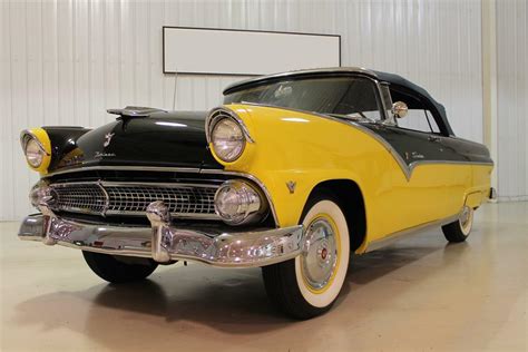 1955 FORD FAIRLANE SUNLINER CONVERTIBLE