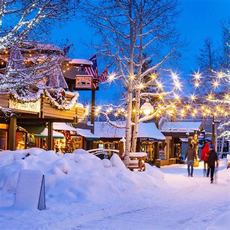 25 Best Christmas Towns in USA for a Winter Getaway