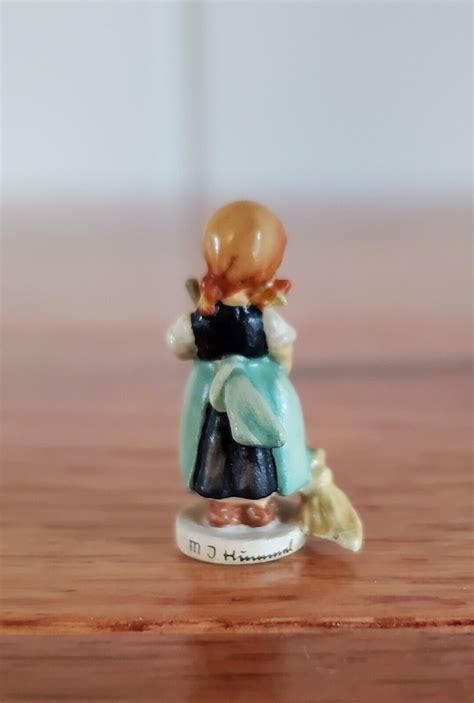 GOEBEL OLSZEWSKI MINIATURES M.I. HUMMEL SERIES 253-P "SWEEPER" 1st ...