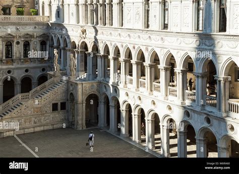 Palazzo ducale interior hi-res stock photography and images - Alamy