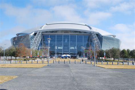 The Dallas Cowboys Stadium Video Board: Gimme Some High Def