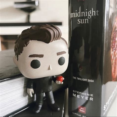 Twilight Edward Cullen Funko Pop w/apple - Etsy