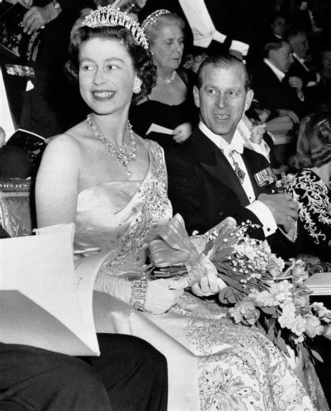 A look back at Queen Elizabeth II's royal style | Daily Sabah