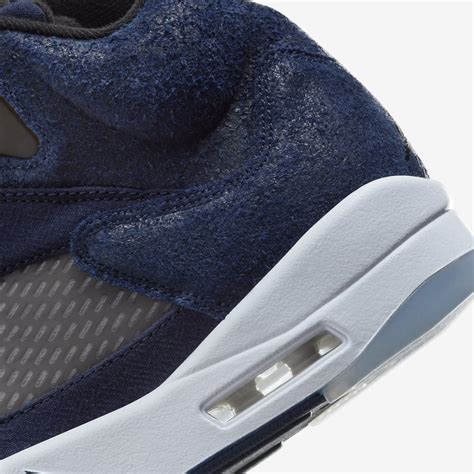 FIRST LOOKS AT THE AIR JORDAN 5 MIDNIGHT NAVY