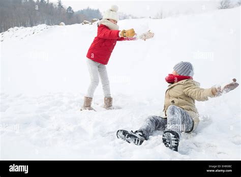 Snowball fight children hi-res stock photography and images - Alamy