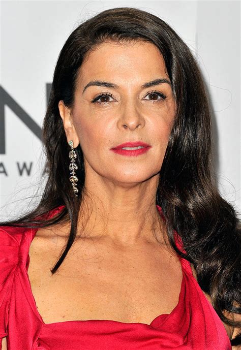 Annabella Sciorra Young