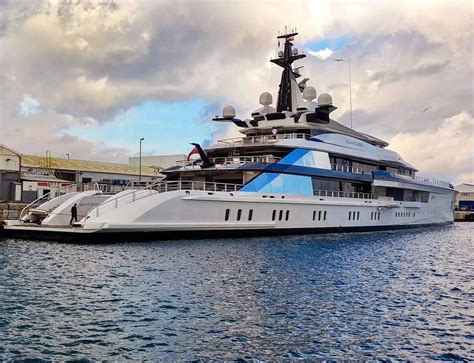 Jerry Jones' $225 million superyacht Bravo Eugenia is as luxurious as ...