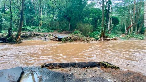 Hawaii flooding: Emergency declared as flooding causes extensive damage ...