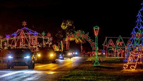 Drive Thru Christmas Lights 2024 - Lori Sileas