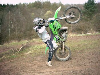 Dirt bike wheelie: Wheelie like a pro with these top tips | Xtreme MotoX