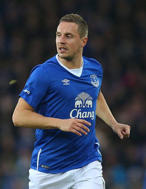 Phil Jagielka of Everton in 2016. in 2020 | Everton football club, Phil jagielka, Everton football