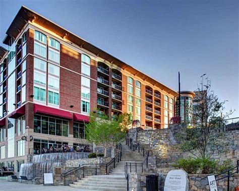 THE 10 CLOSEST Hotels to Falls Park on the Reedy, Greenville - Tripadvisor - Find Hotels Near ...