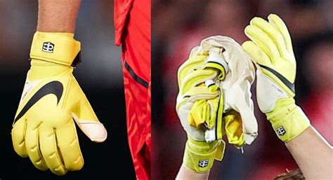 Thibaut Courtois Nike Gloves