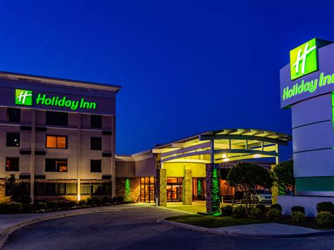 Pet-Friendly Hotels near Greensboro Airport | Holiday Inn Greensboro ...