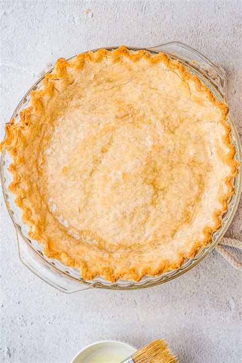 Flaky All-Butter Pie Crust Recipe (So EASY!) - Averie Cooks