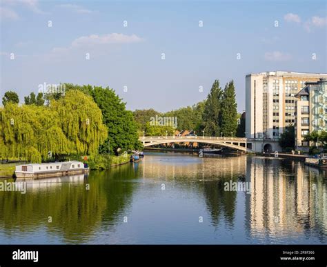 View of Reading Bridge Crossing the River Thames, Reading, Berkshire ...