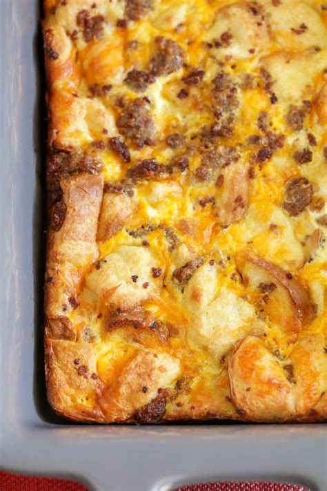 Christmas Breakfast Casserole {Make Ahead!} | Lil' Luna