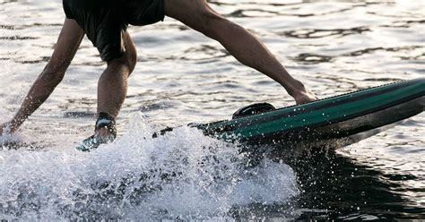 This Jetboard Offers Next-Generation Electric Surfing Without Waves - The Manual