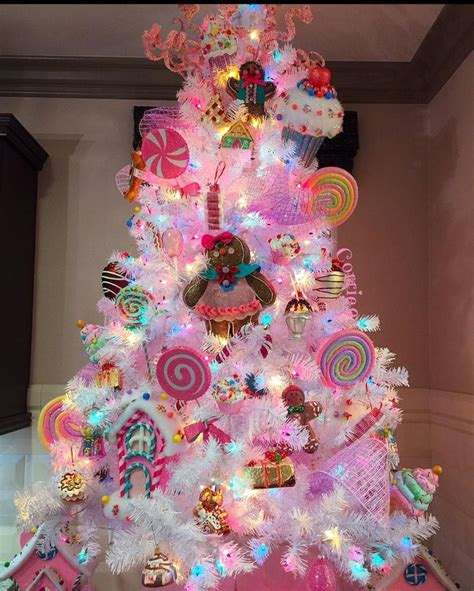 This candyland tree is life #candylanddecorations in 2020 | Candy christmas tree, Candy ...