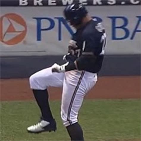 Carlos Gomez repeatedly tries breaking bat over knee, fails (Video)