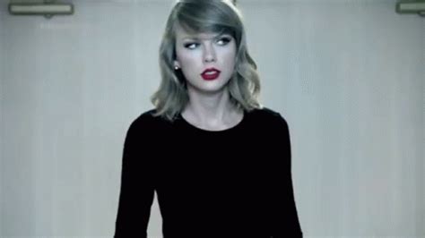 Tay GIF - Taylor Swift Confused Where Am I - Discover & Share GIFs