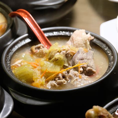 LAO HUO TANG - TRADITIONAL CHINESE SOUP IN A RESTAURANT SETTING