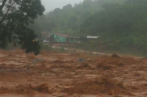 'Massive and HORRIFYING' Cyclone IDAI is feared to have killed more than a THOUSAND people in ...