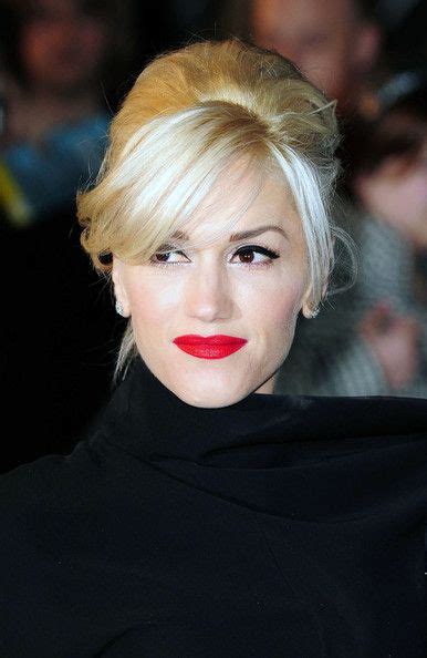 Gwen Stefani Red Lipstick | Hair styles, Long hair styles, Hair beauty