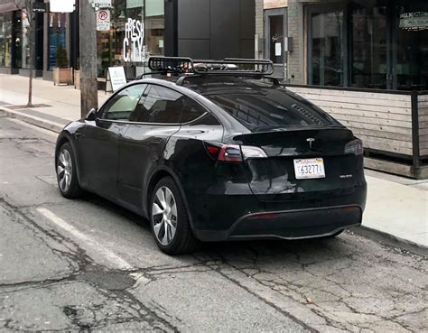 Another Tesla Model Y spotted in Ontario with roof rack and cargo ...