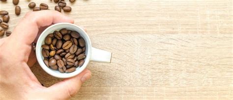 Guide to Eating Coffee Beans: Benefits, Risks & How to Enjoy