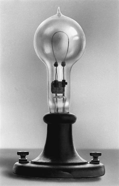 Thomas Edison's Light Bulb: A major engineering advancement made during this time period ...