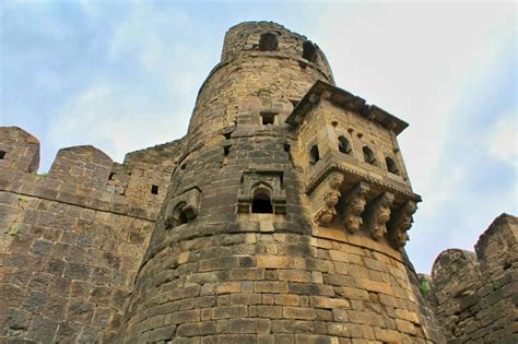 A Guide to Daulatabad Fort and The Fishy Case of The Lost Guidebook