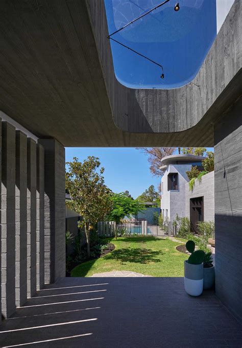 A House Made From Board Formed Concrete Was Requested By This Architect ...