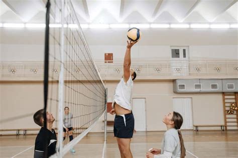 Best 6 Volleyball Drills for High School Teenagers | AthleticLift