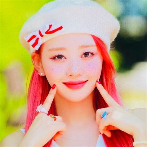 loona yves pfp icon Baby Apple, Lesbo, Sooyoung, Bffs, The Little Mermaid, Red Hair, My Girl ...