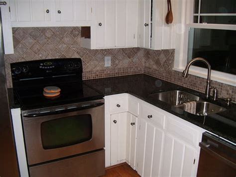 How Much Does Tile Backsplash Installation Cost? | HowMuchIsIt.org
