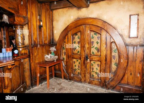 Interior view of the bar the green dragon inn hi-res stock photography and images - Alamy