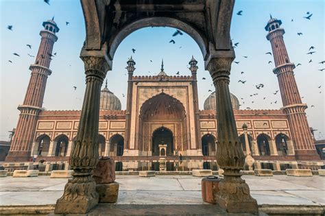 La mezquita Jama Masjid es el principal templo musulmán de Delhi. | Mezquitas hermosas, Ofertas ...