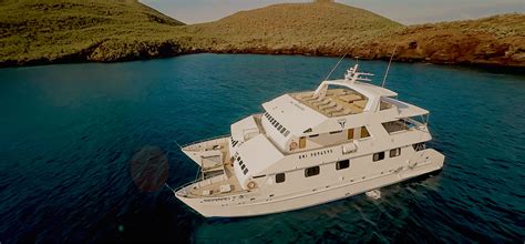 Galapagos Small Ship & Yacht Cruises - Vaya Adventures - Vaya Adventures