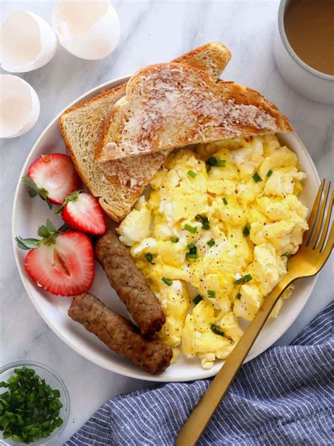 Easy Scrambled Eggs - Fit Foodie Finds