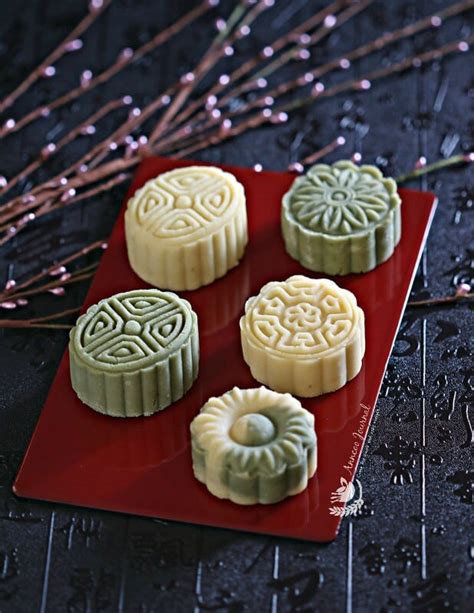 Mung Bean Cakes & Mung Bean Mooncakes 冰心綠豆糕{冰心月餅} - Anncoo Journal