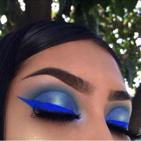 💎💙ROYAL BLUE 💙💎By @meliysabel • • FOLLOW :>>> @AtarahMayhew for more • #browsonpoint#bluemakeup# ...