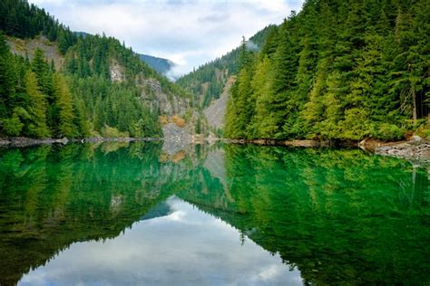 Lindeman Lake hike: Fall is really happening • Wedding photographers ...